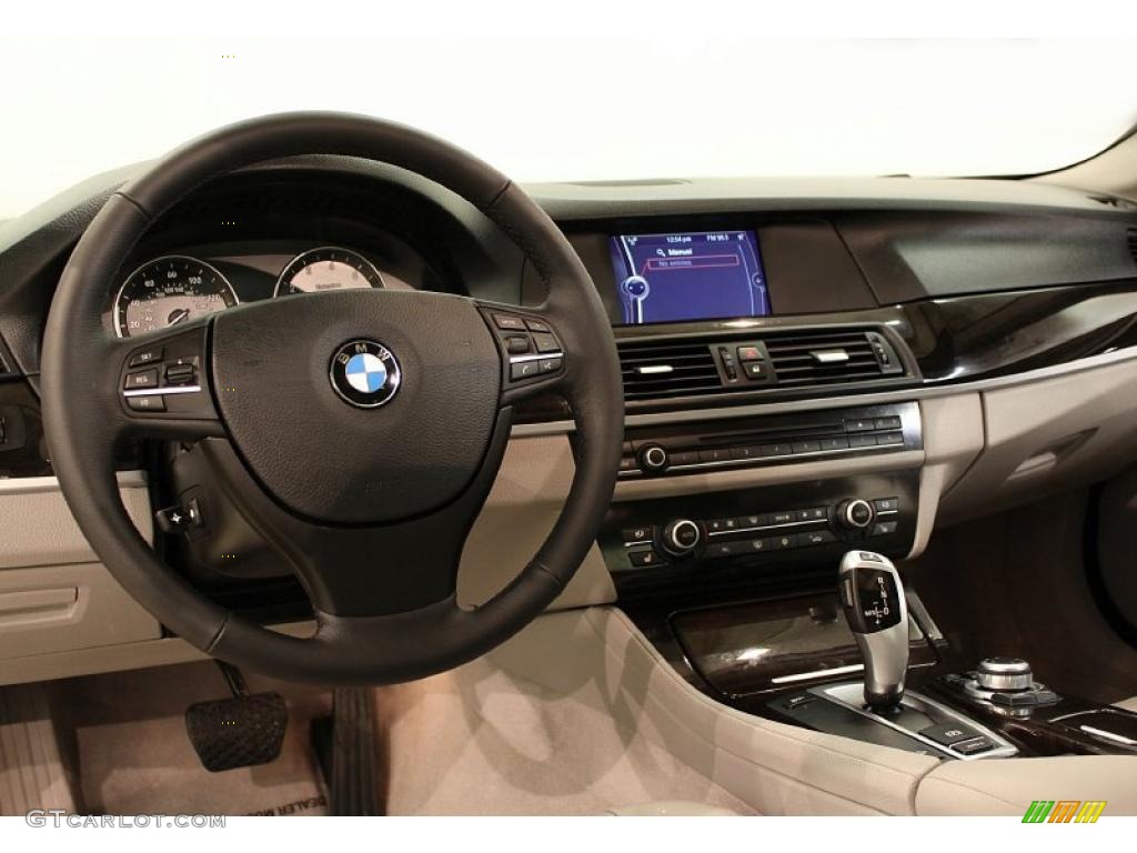 2011 BMW 5 Series 535i xDrive Sedan Everest Gray Dashboard Photo #48612380