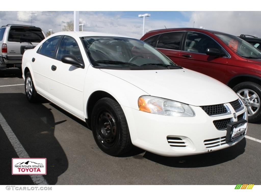 2004 Stratus SE Sedan - Stone White / Dark Slate Gray photo #1