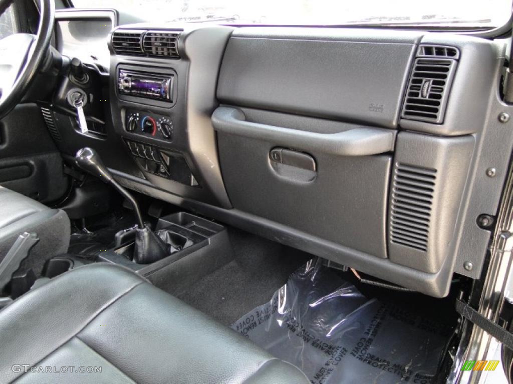 2006 Wrangler SE 4x4 - Black / Dark Slate Gray photo #24