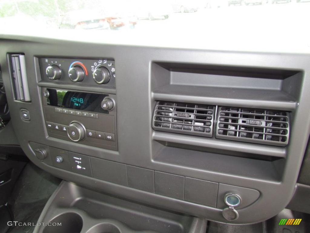 2011 Chevrolet Express 2500 Cargo Van Controls Photos