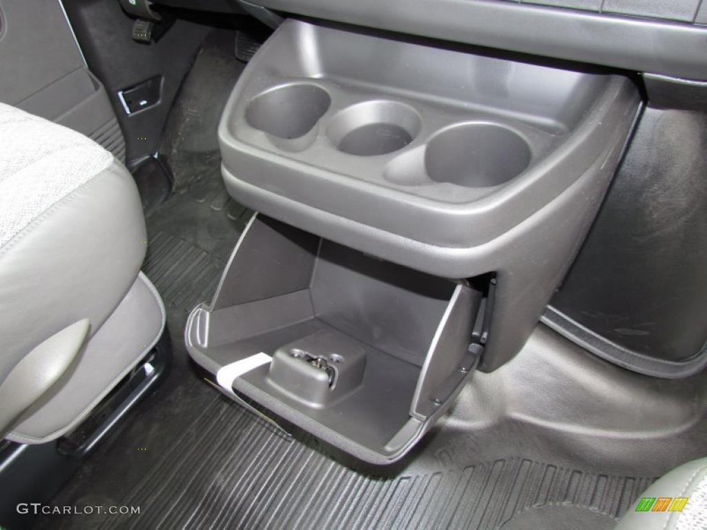 2011 Express 2500 Cargo Van - Summit White / Medium Pewter photo #16