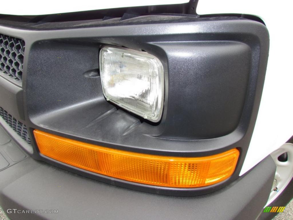 2011 Express 2500 Cargo Van - Summit White / Medium Pewter photo #18