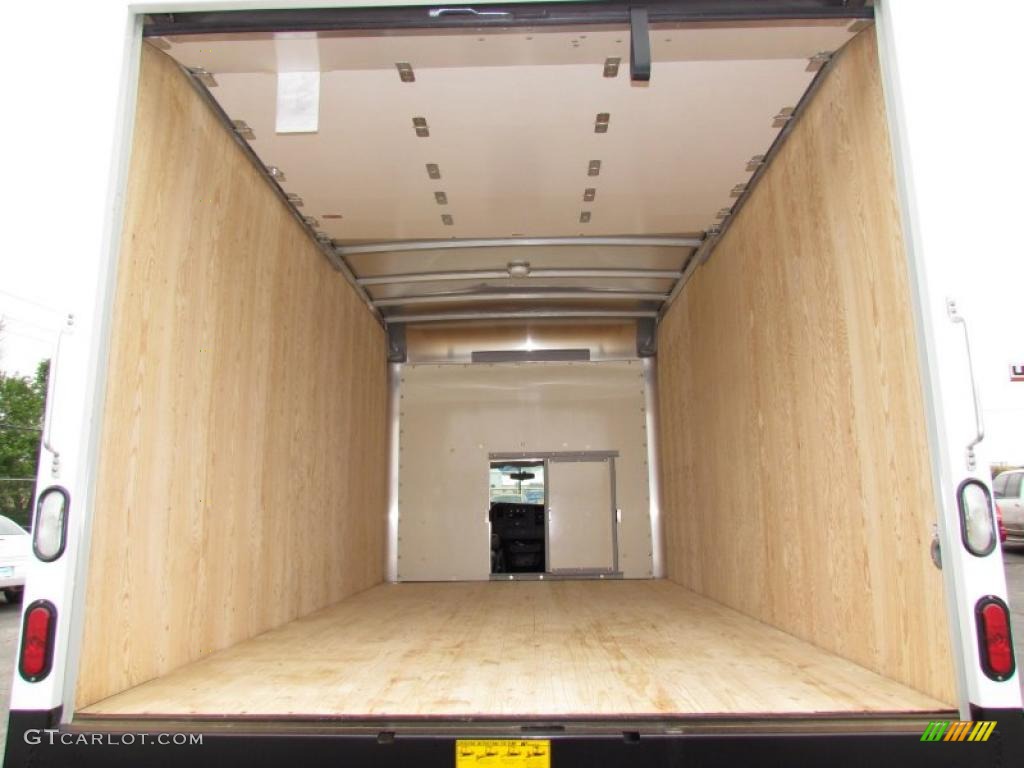 2011 Chevrolet Express Cutaway 3500 Moving Van Trunk Photo #48616073