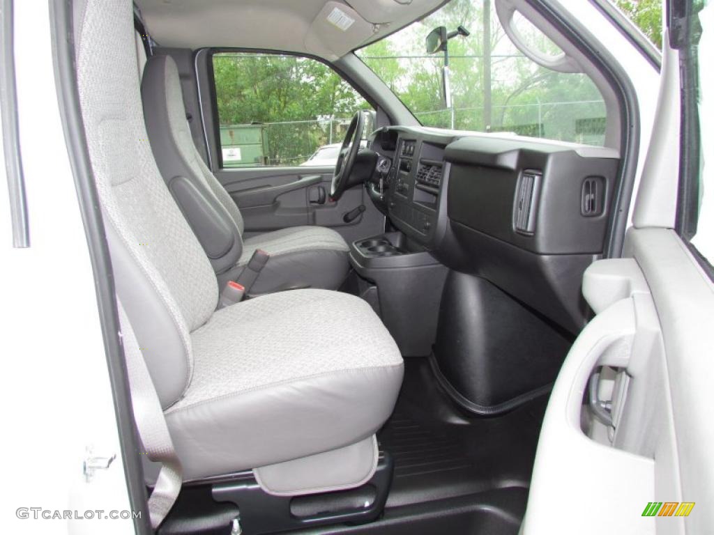 Medium Pewter Interior 2011 Chevrolet Express Cutaway 3500 Moving Van Photo #48616277