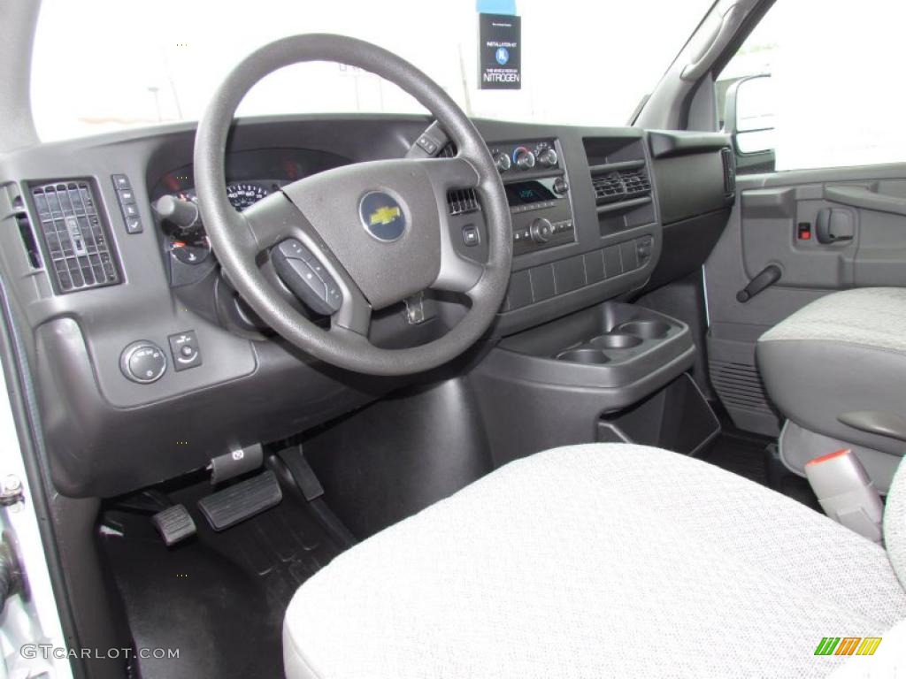 Medium Pewter Interior 2011 Chevrolet Express Cutaway 3500 Moving Van Photo #48616304