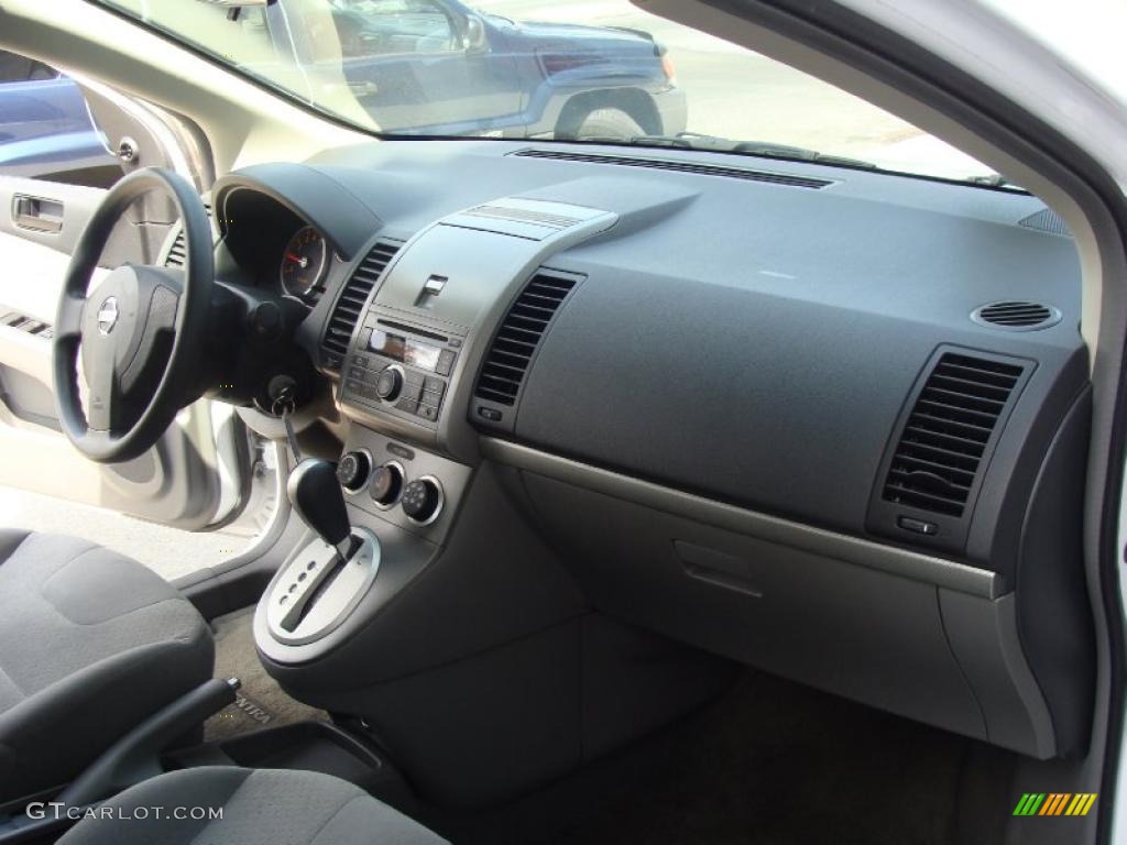 2009 Sentra 2.0 - Fresh Powder White / Charcoal photo #13