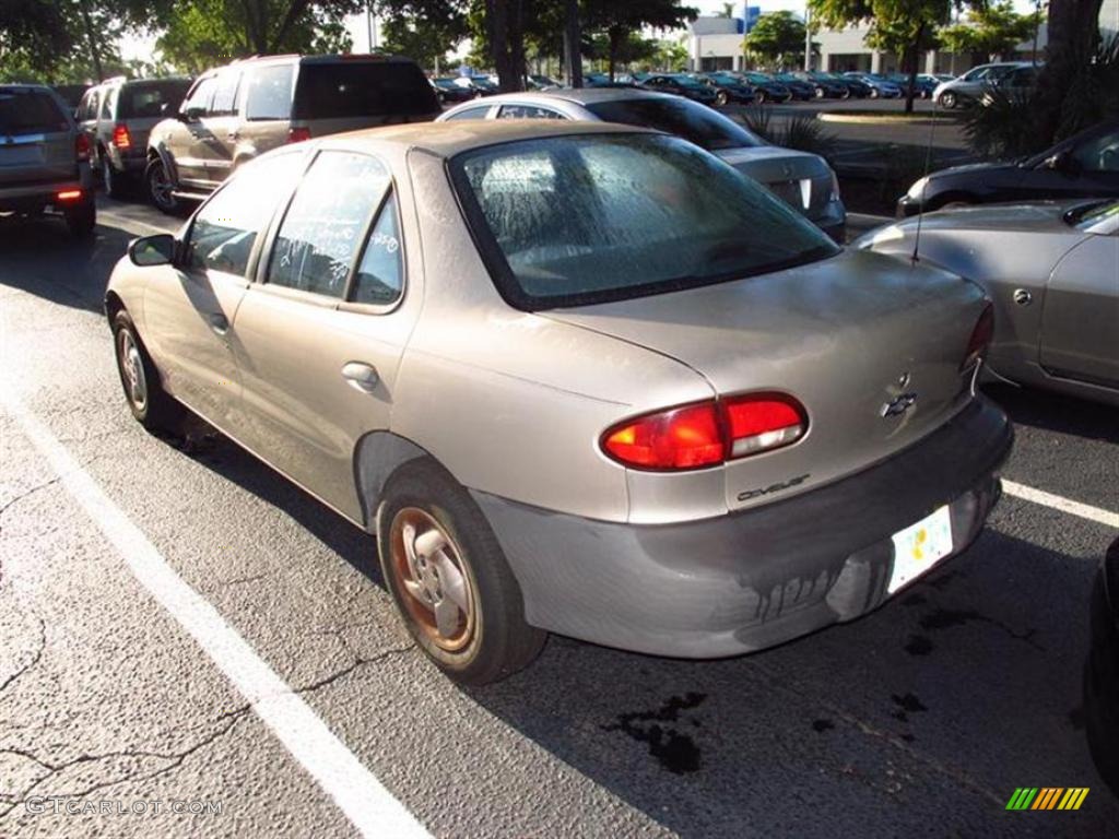 1999 Cavalier Sedan - Medium Sunset Gold Metallic / Graphite photo #3