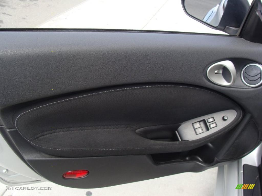 2009 Nissan 370Z Sport Coupe Black Cloth Door Panel Photo #48620198
