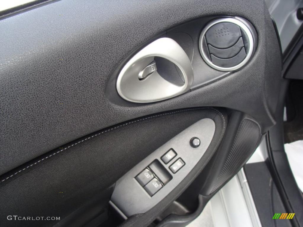 2009 Nissan 370Z Sport Coupe Black Cloth Door Panel Photo #48620213