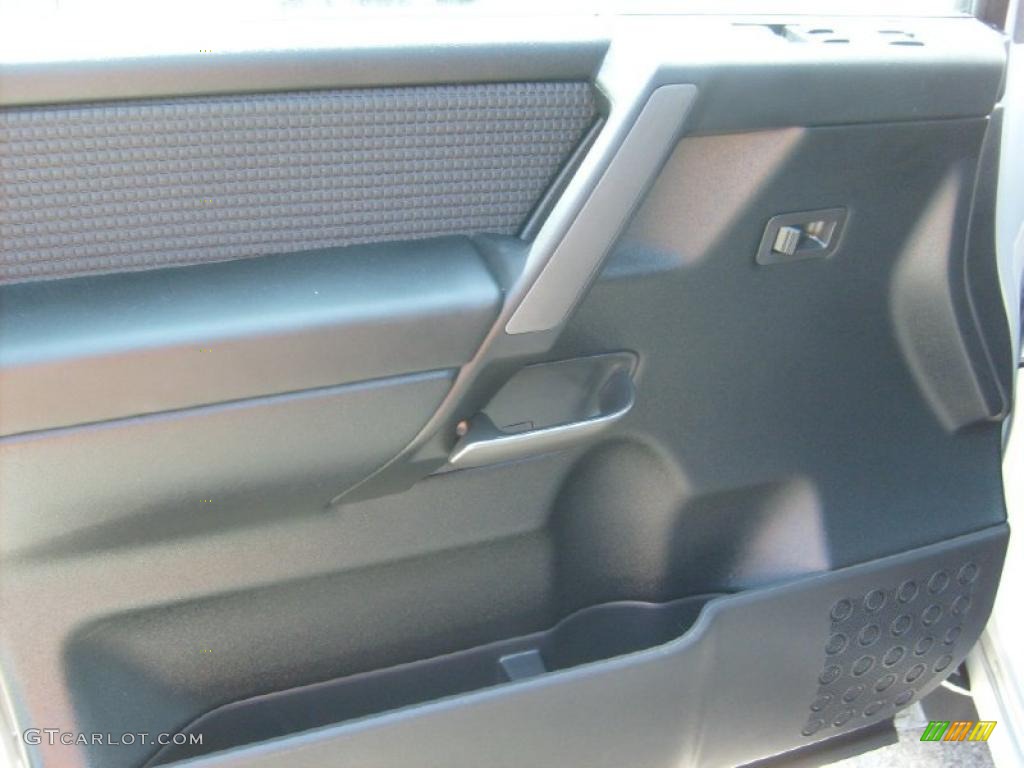2010 Titan SE King Cab 4x4 - Radiant Silver / Charcoal photo #12