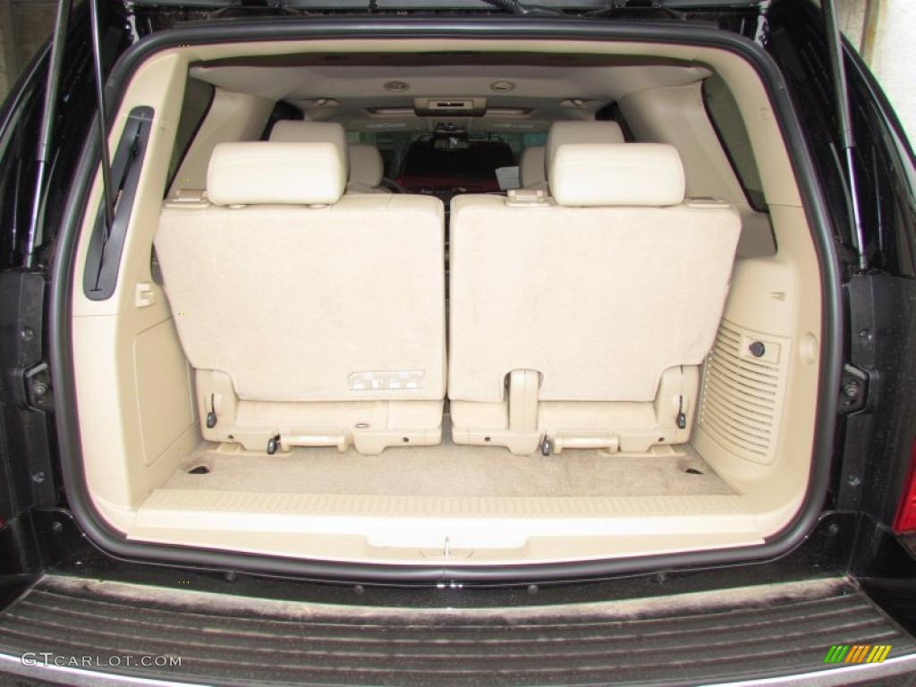 2011 Chevrolet Tahoe LTZ Trunk Photo #48622292