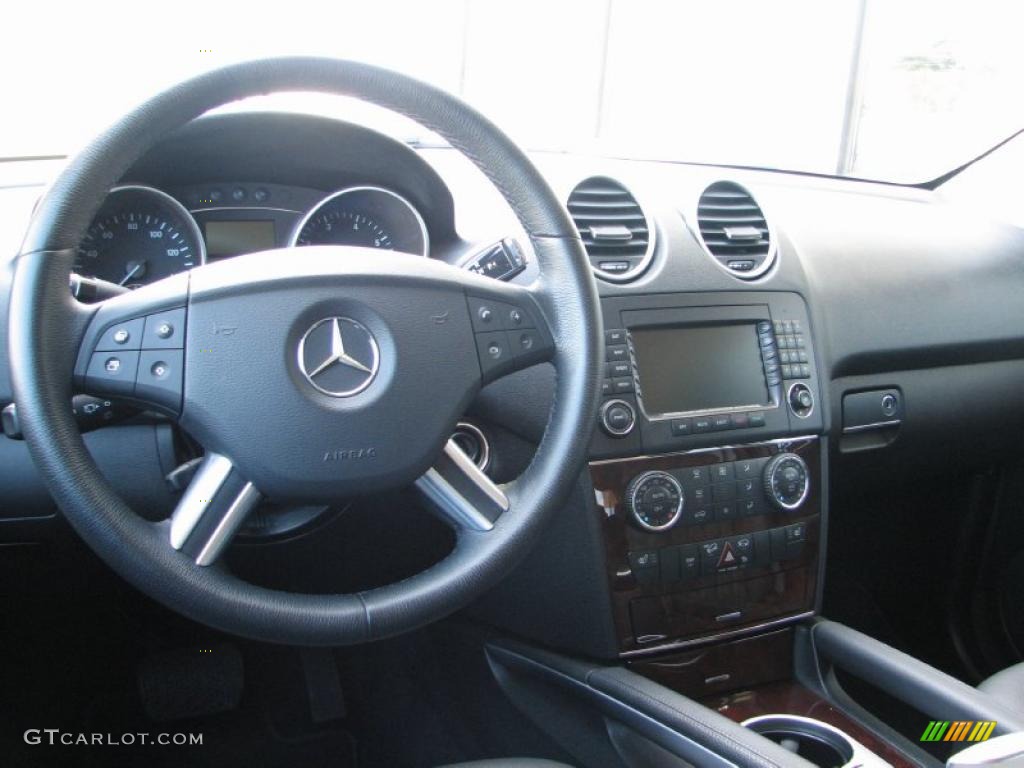 2008 Mercedes-Benz ML 550 4Matic Black Steering Wheel Photo #48623323