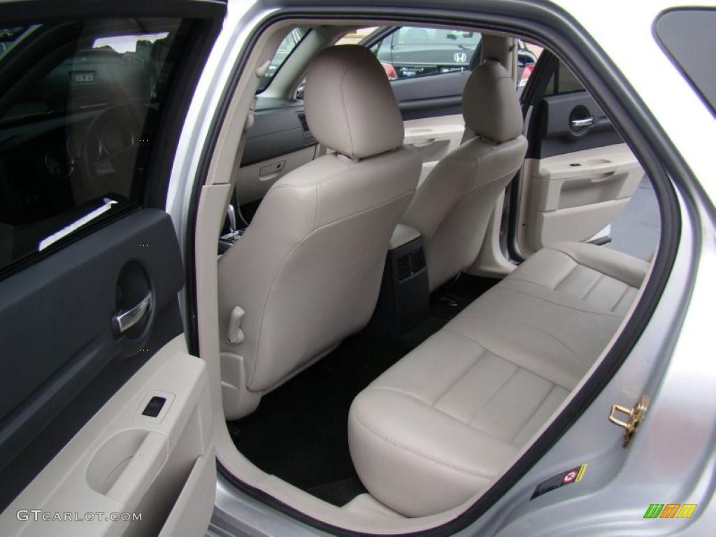 Dark Slate Gray/Light Graystone Interior 2005 Dodge Magnum R/T Photo #48625548