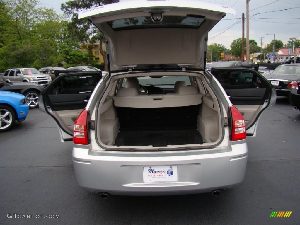 2005 Dodge Magnum R/T Trunk Photo #48625578