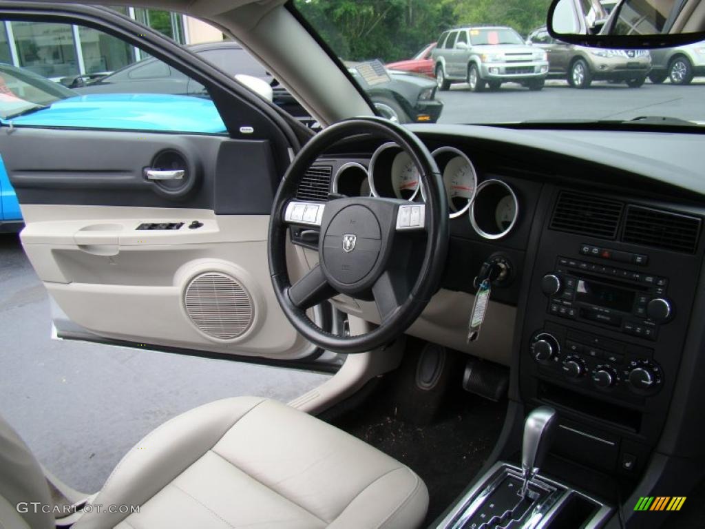 2005 Dodge Magnum R/T Dark Slate Gray/Light Graystone Dashboard Photo #48625662