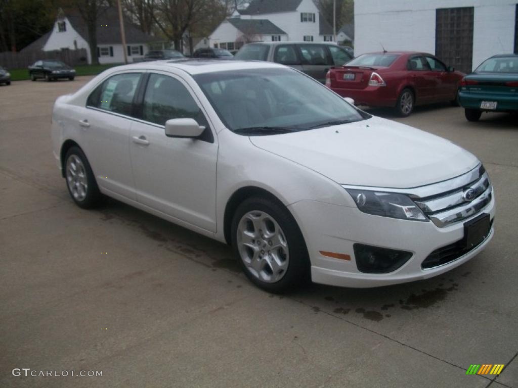 2011 Fusion SE - White Suede / Medium Light Stone photo #3