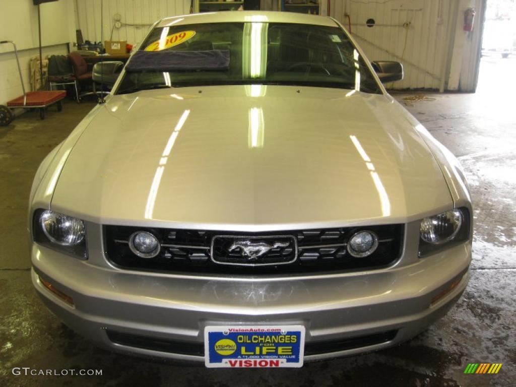 2009 Mustang V6 Premium Coupe - Brilliant Silver Metallic / Light Graphite photo #9