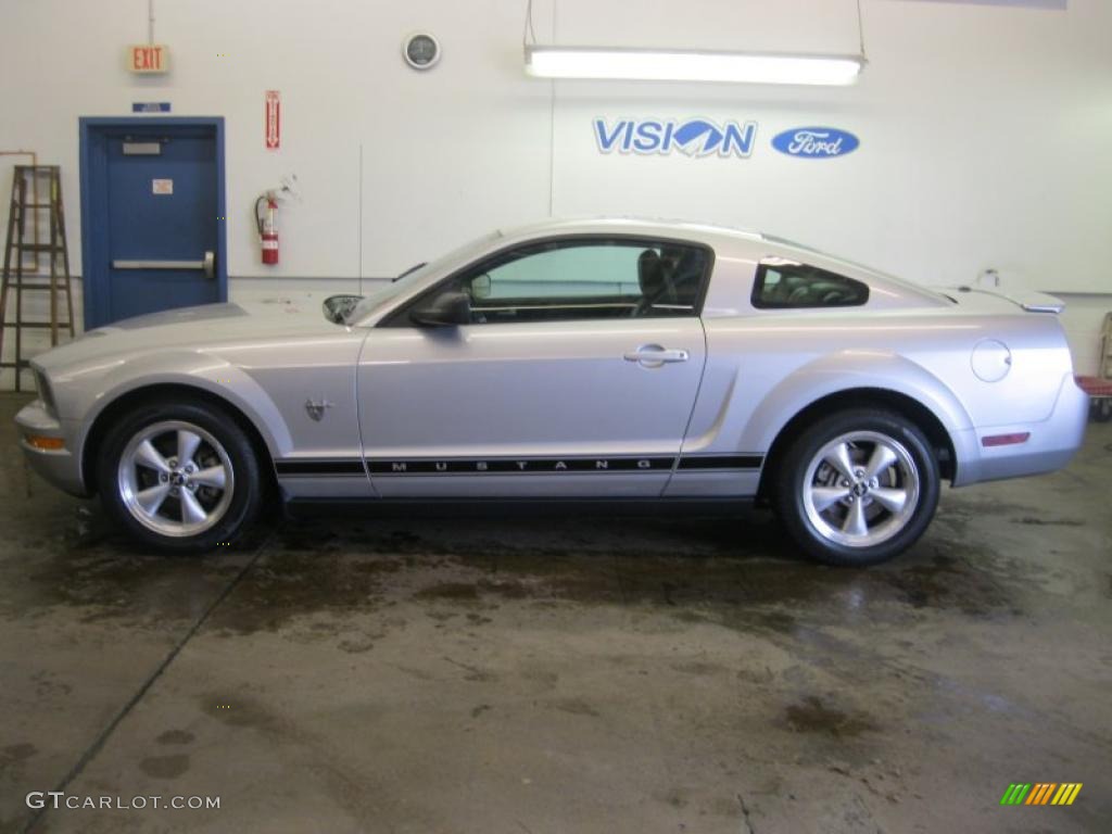 2009 Mustang V6 Premium Coupe - Brilliant Silver Metallic / Light Graphite photo #11