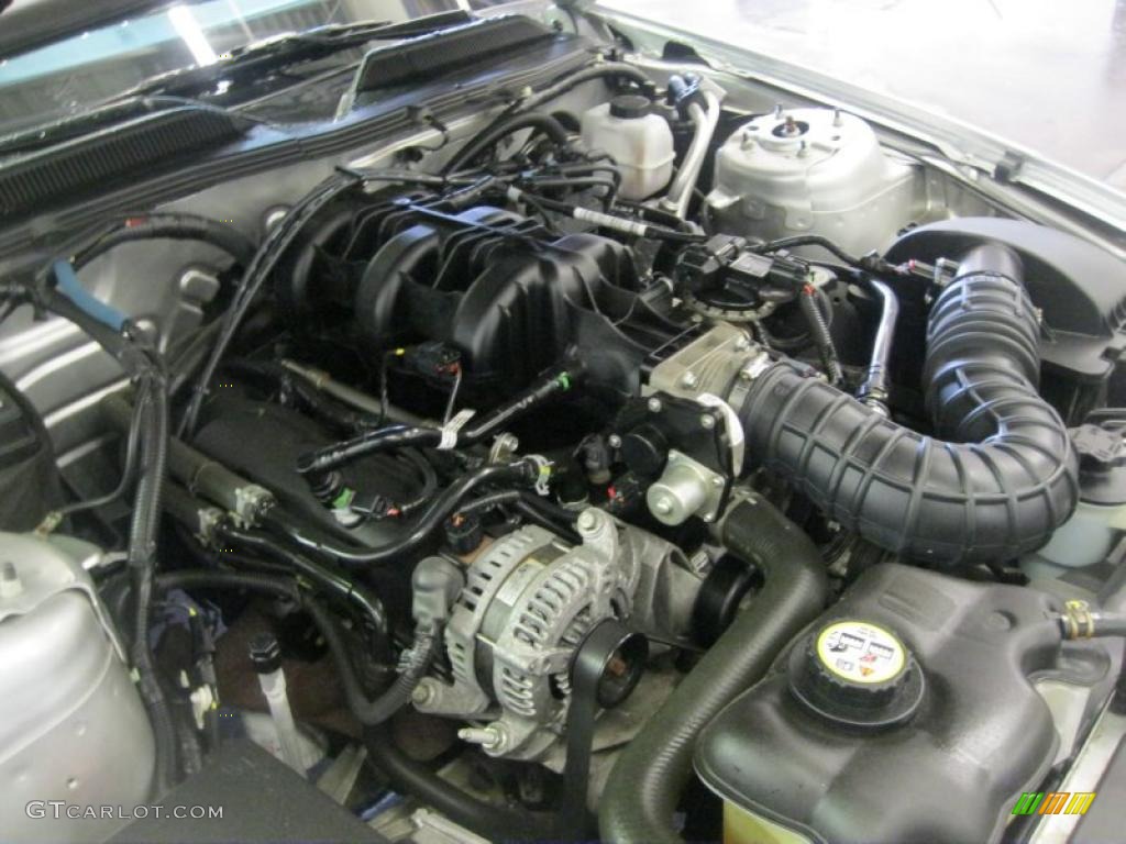2009 Mustang V6 Premium Coupe - Brilliant Silver Metallic / Light Graphite photo #18