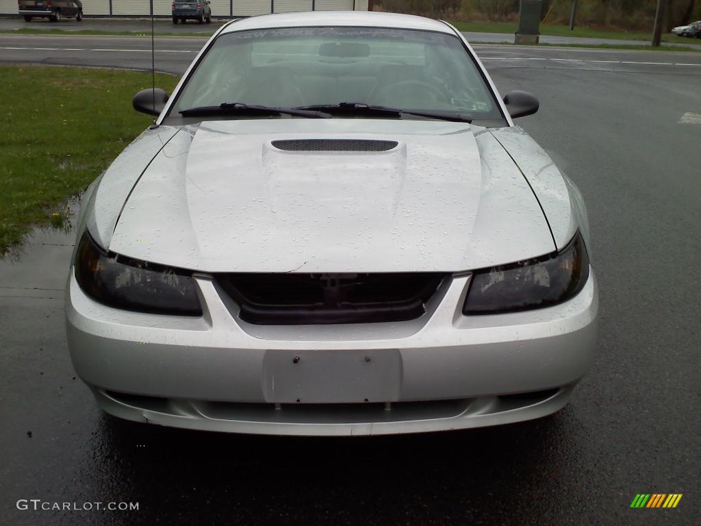 2000 Mustang GT Coupe - Silver Metallic / Dark Charcoal photo #2