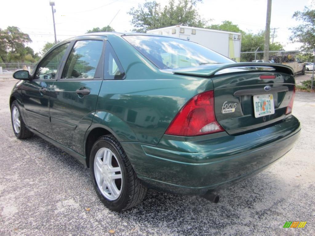 2001 Focus SE Sedan - Rainforest Green Metallic / Medium Pebble photo #9