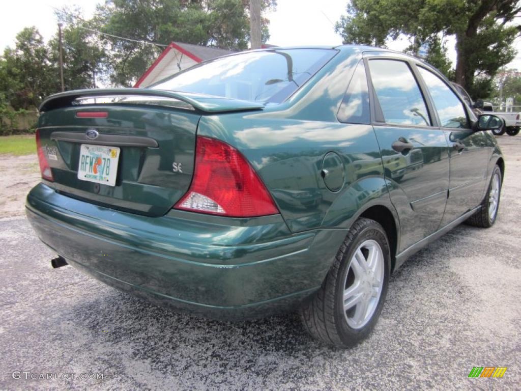 2001 Focus SE Sedan - Rainforest Green Metallic / Medium Pebble photo #12