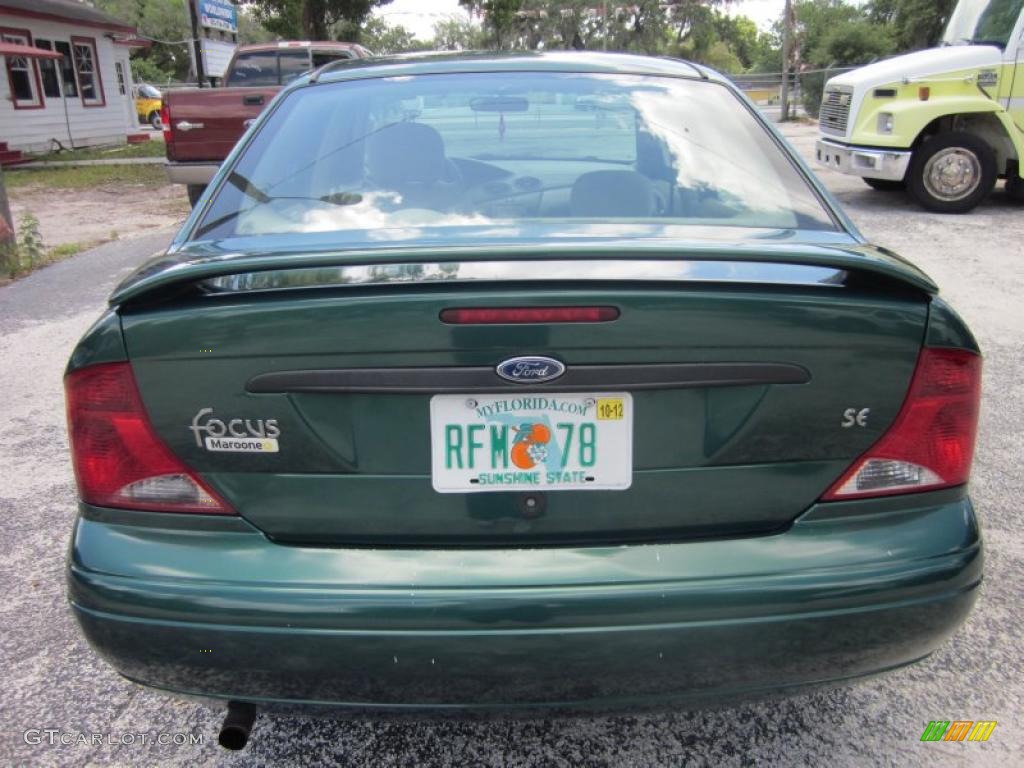 2001 Focus SE Sedan - Rainforest Green Metallic / Medium Pebble photo #13