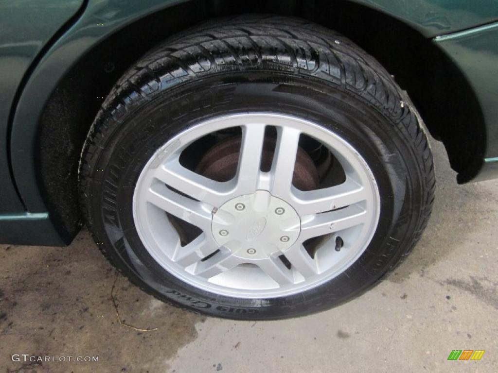 2001 Ford Focus SE Sedan Wheel Photo #48635543
