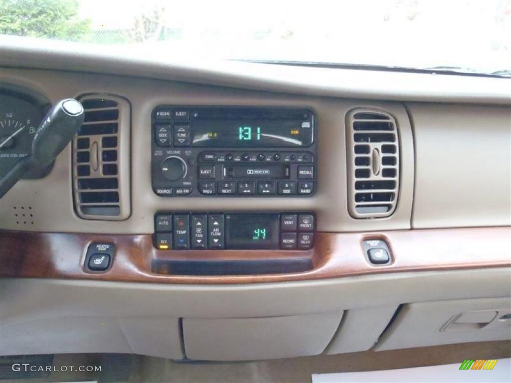1999 Buick Park Avenue Standard Park Avenue Model Controls Photo #48637431