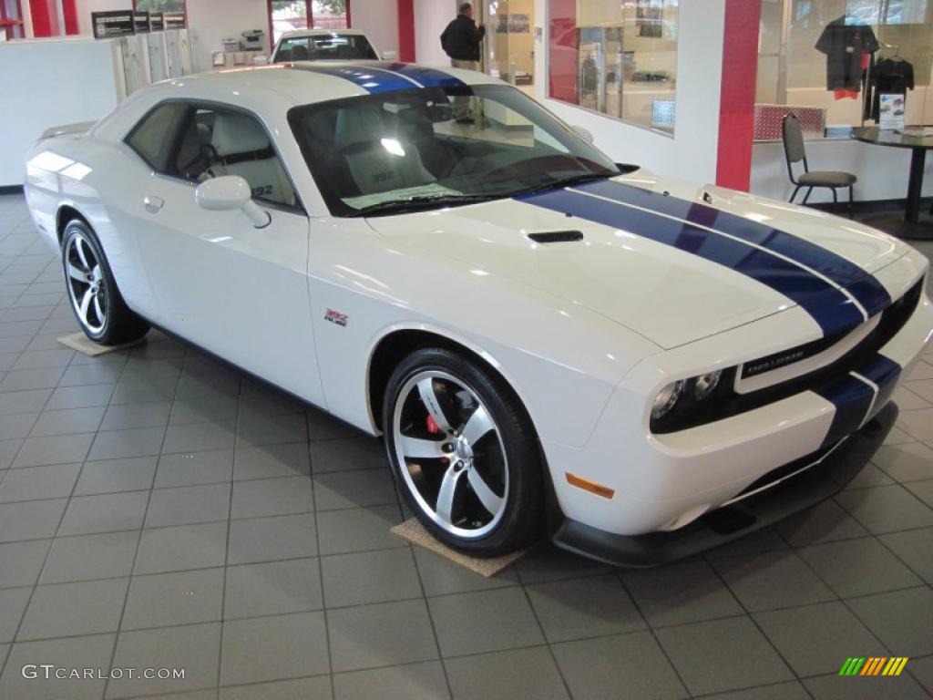 2011 Challenger SRT8 392 Inaugural Edition - Bright White / Pearl White/Blue photo #4