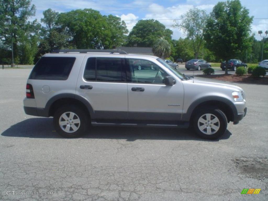 2006 Explorer XLT - Silver Birch Metallic / Camel photo #4