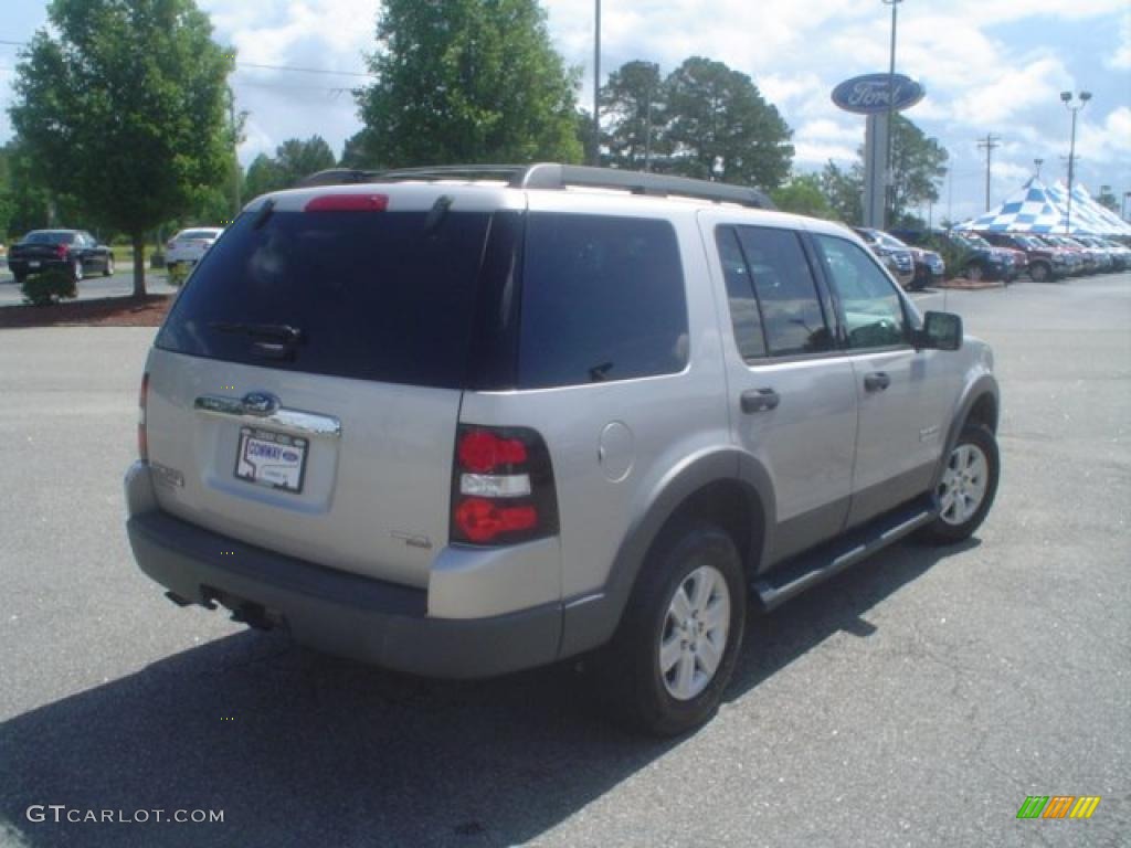 2006 Explorer XLT - Silver Birch Metallic / Camel photo #5