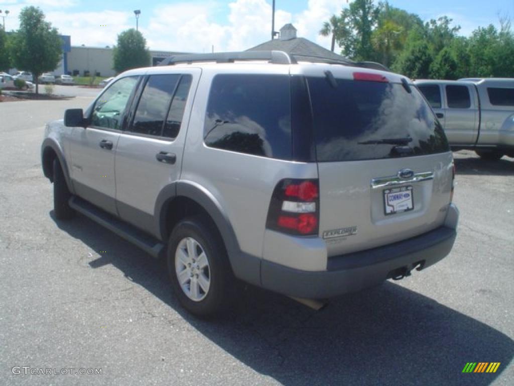 2006 Explorer XLT - Silver Birch Metallic / Camel photo #9