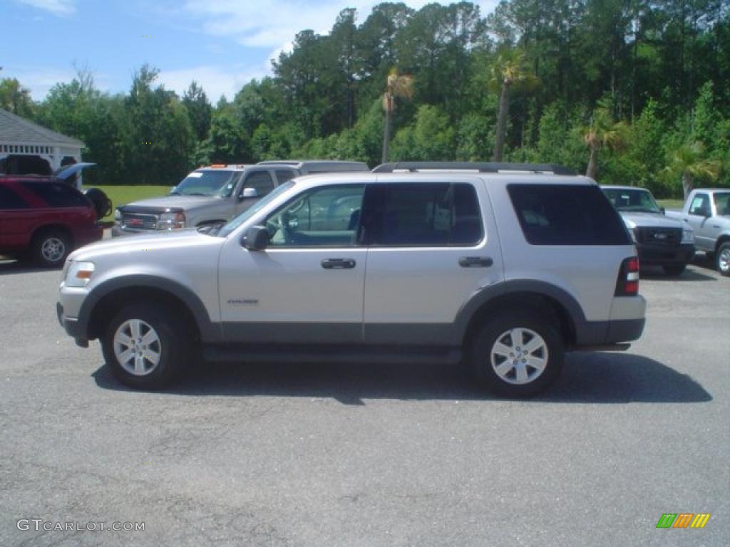 2006 Explorer XLT - Silver Birch Metallic / Camel photo #10