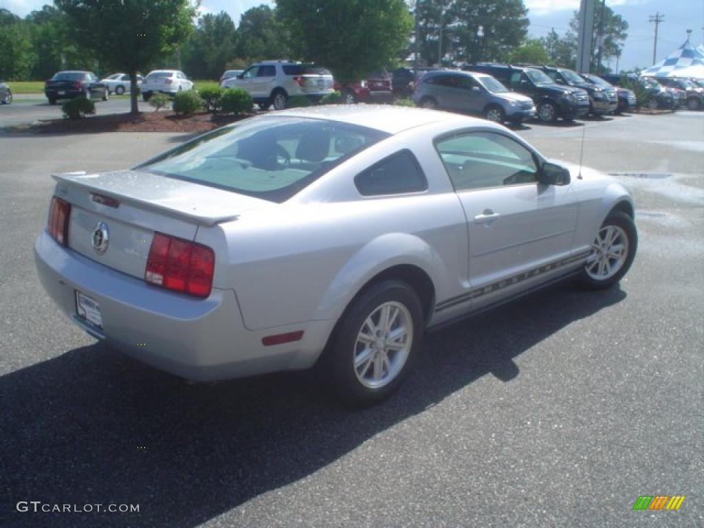 2008 Mustang V6 Deluxe Coupe - Brilliant Silver Metallic / Light Graphite photo #5