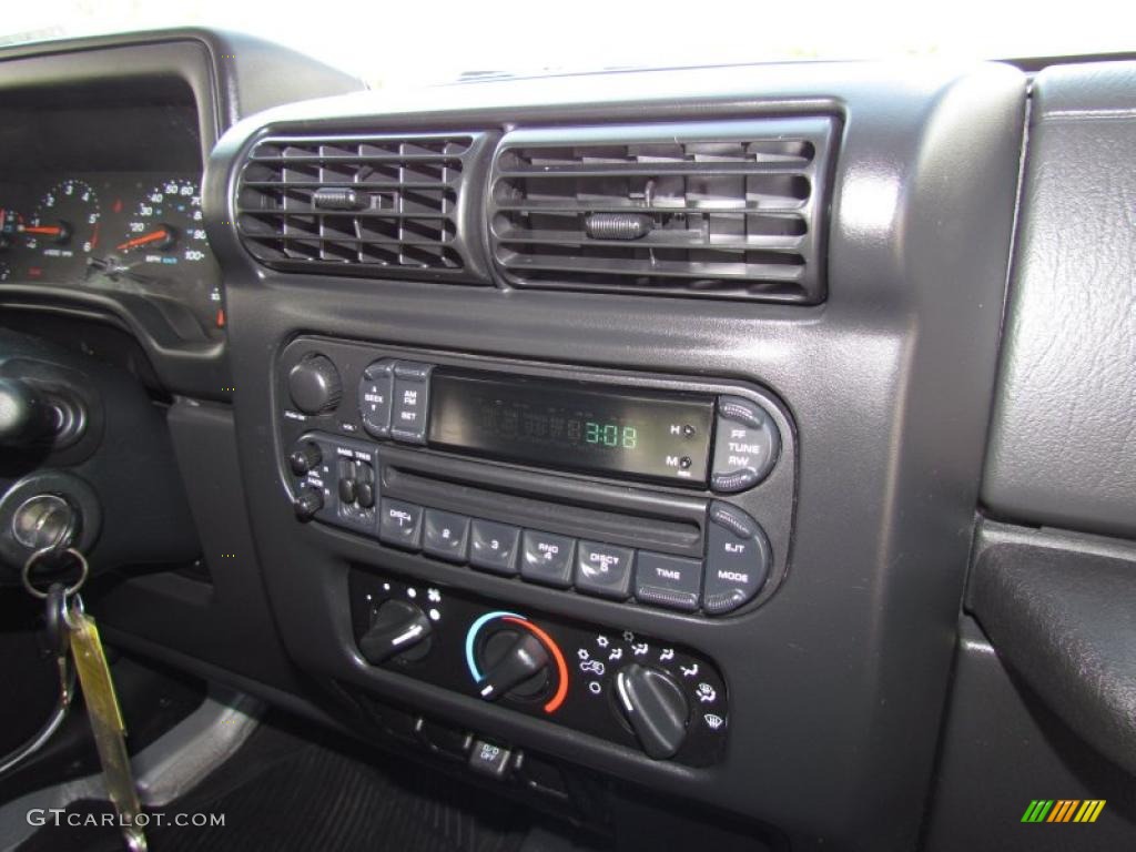 2004 Wrangler X 4x4 - Bright Silver Metallic / Dark Slate Gray photo #16