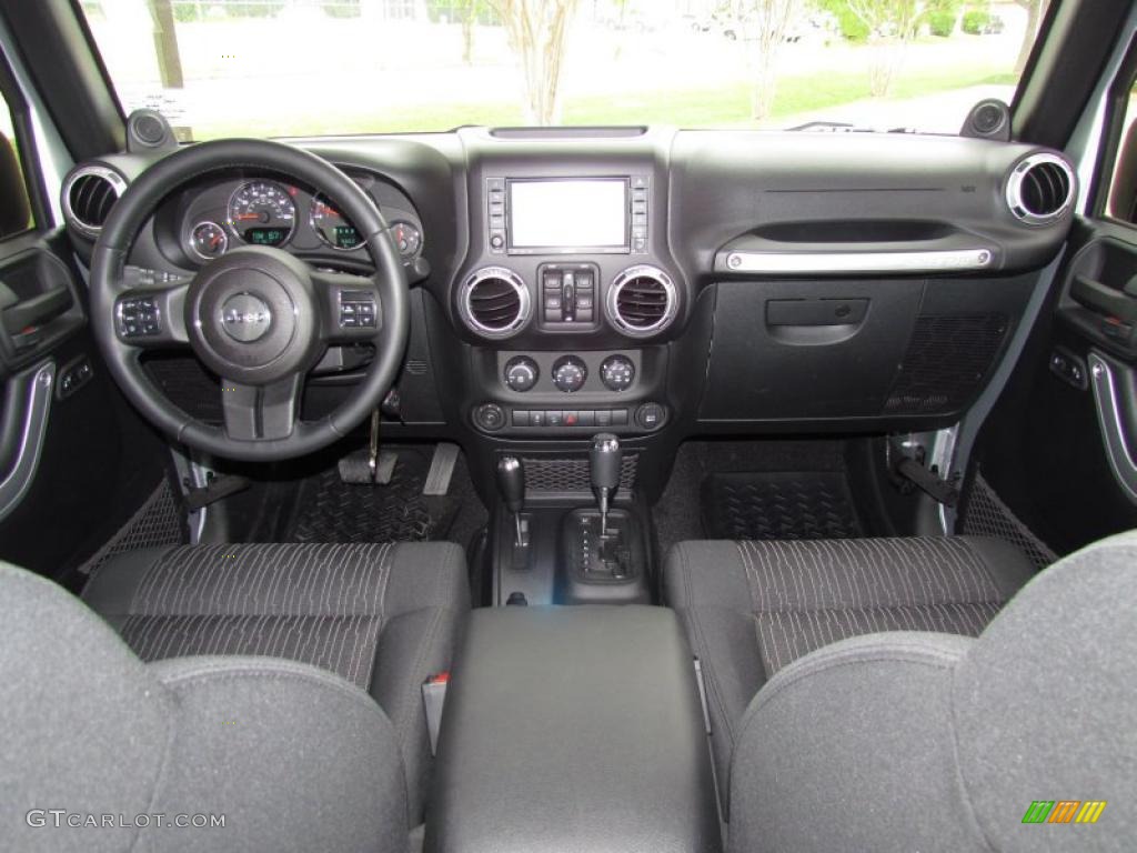 2011 Jeep Wrangler Unlimited Rubicon 4x4 Black Dashboard Photo #48644788