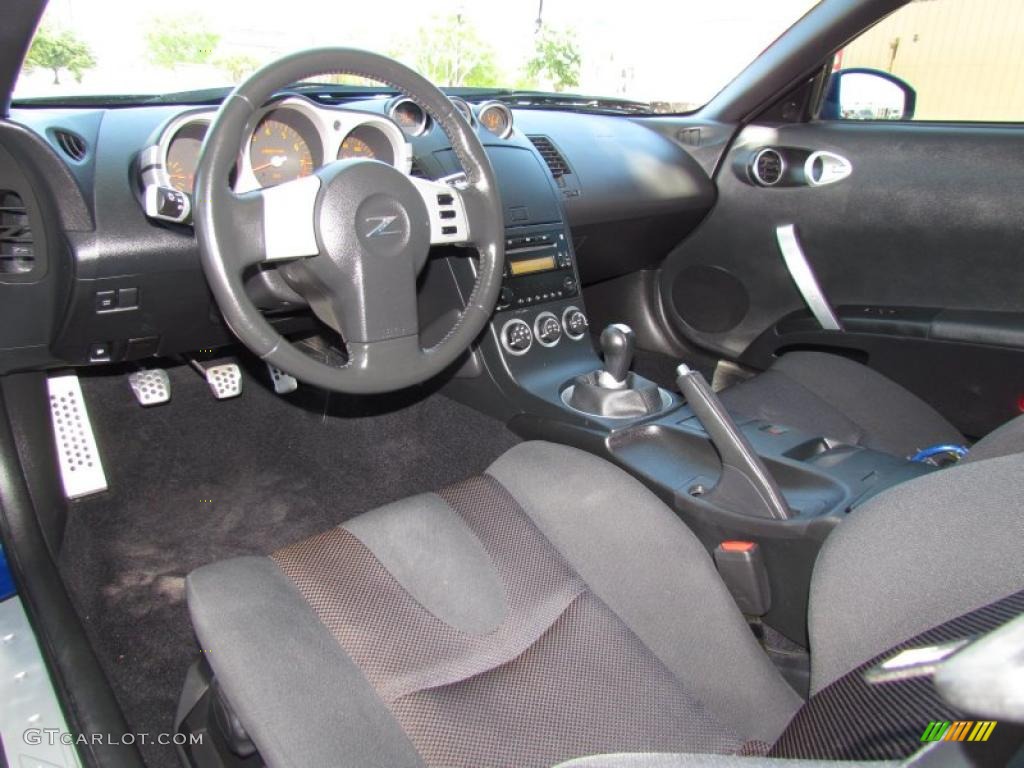 2005 Nissan 350Z Coupe Carbon Dashboard Photo #48645190