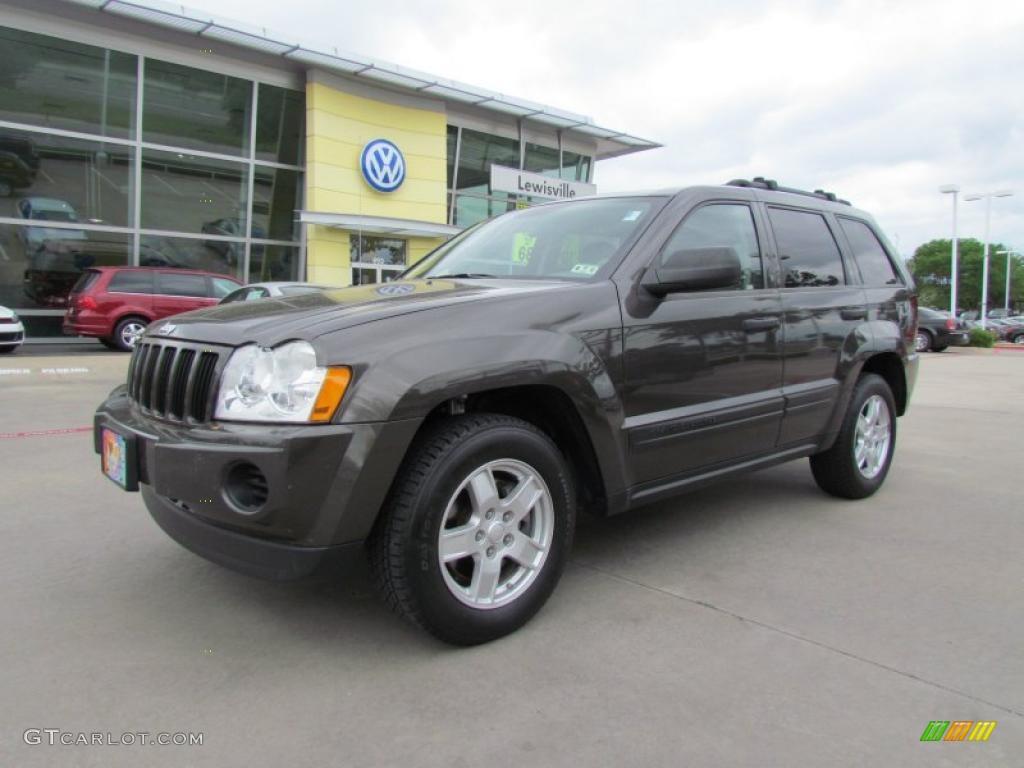 Dark Khaki Pearl Jeep Grand Cherokee