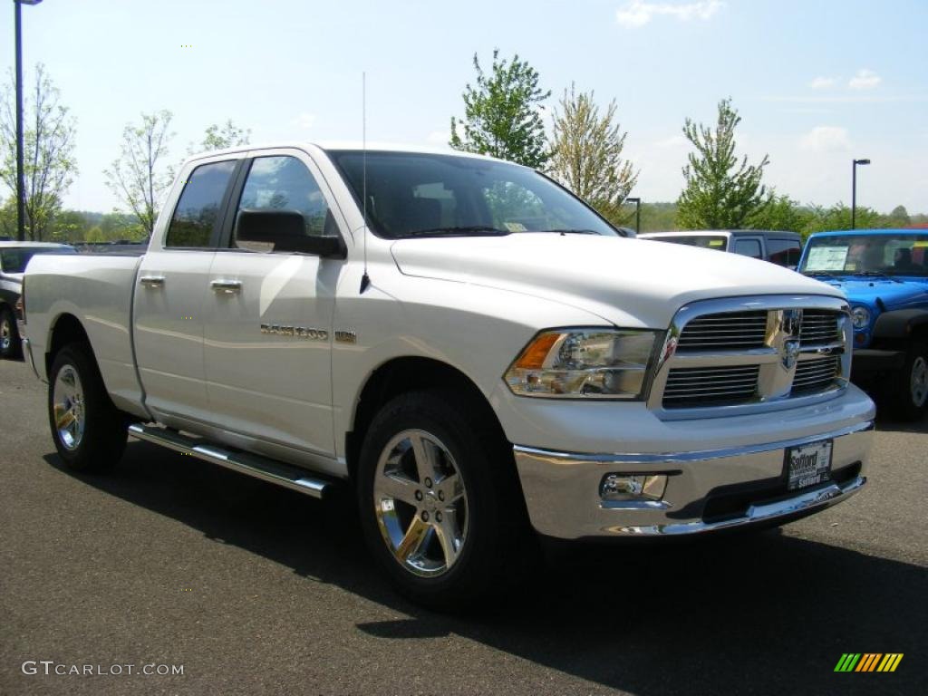 2011 Ram 1500 Big Horn Quad Cab 4x4 - Bright White / Dark Slate Gray/Medium Graystone photo #2