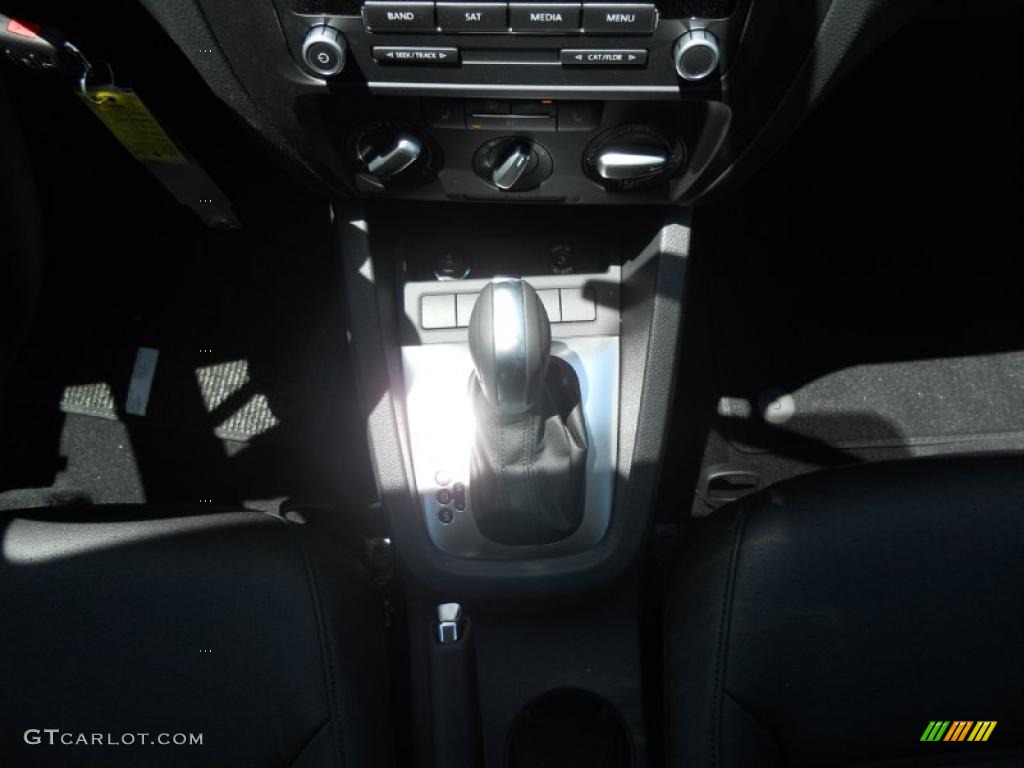 2011 Jetta SE Sedan - Reflex Silver Metallic / Titan Black photo #18
