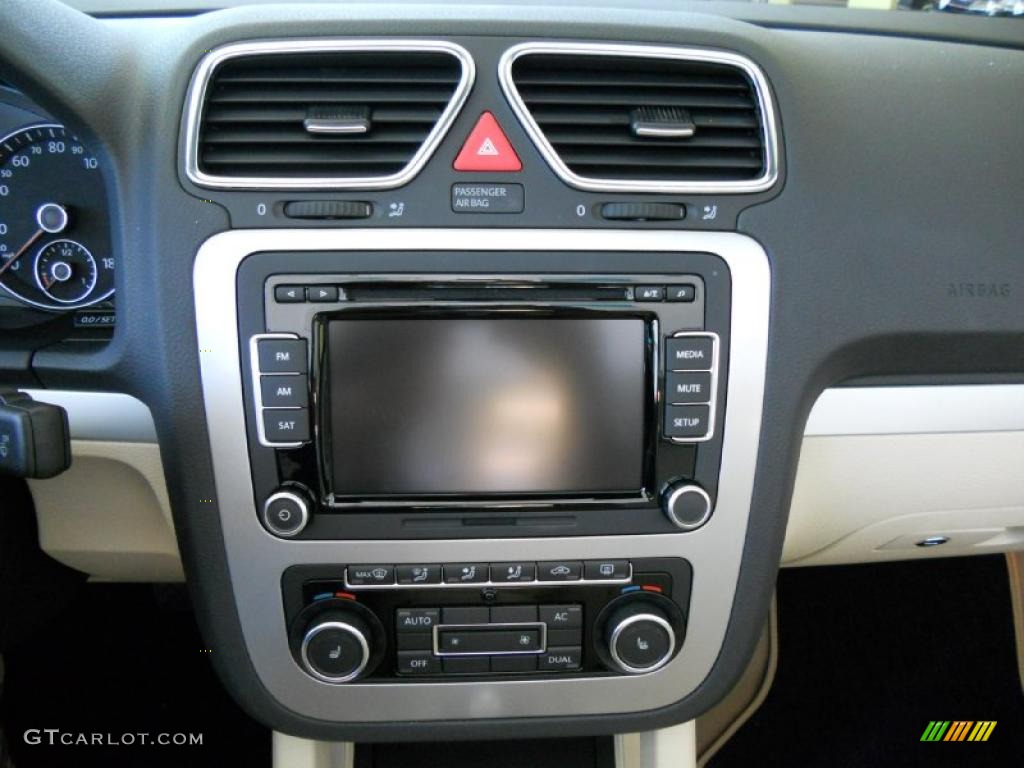 2012 Volkswagen Eos Komfort Controls Photo #48651985
