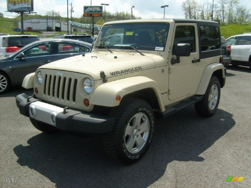 2011 Wrangler Sahara 4x4 - Sahara Tan / Black photo #3