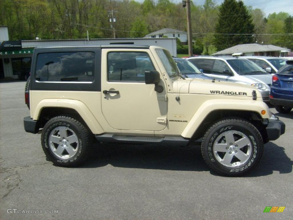 2011 Wrangler Sahara 4x4 - Sahara Tan / Black photo #8