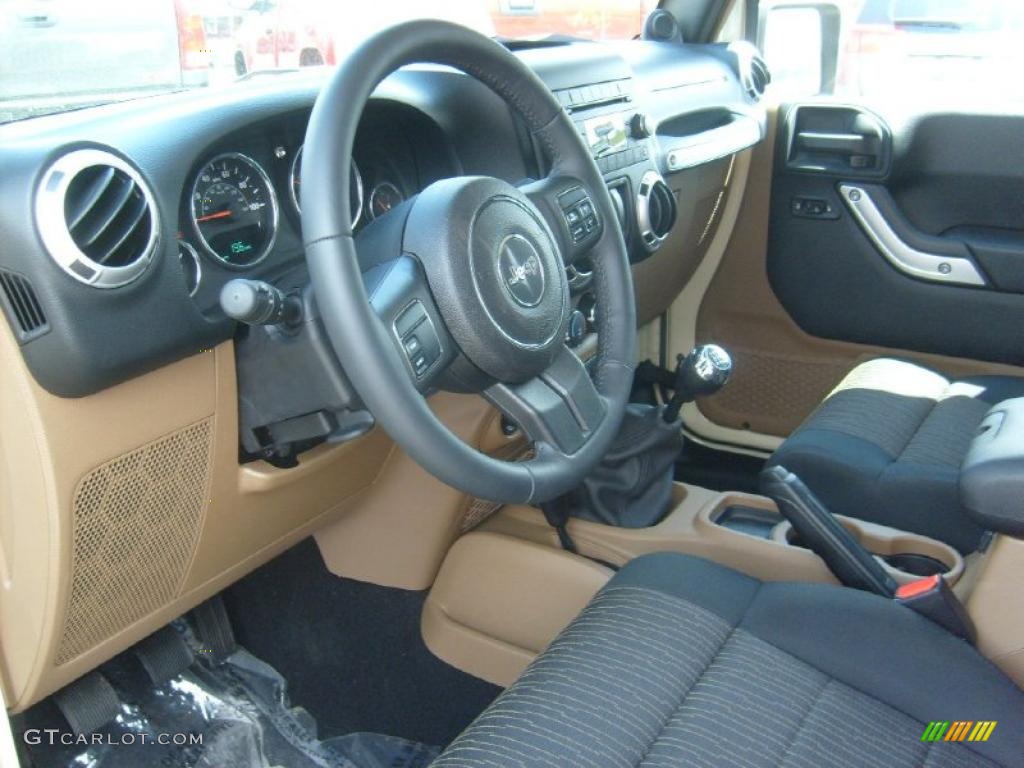 2011 Wrangler Sahara 4x4 - Sahara Tan / Black photo #11