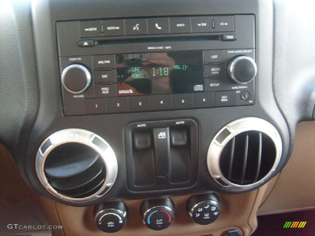 2011 Wrangler Sahara 4x4 - Sahara Tan / Black photo #19