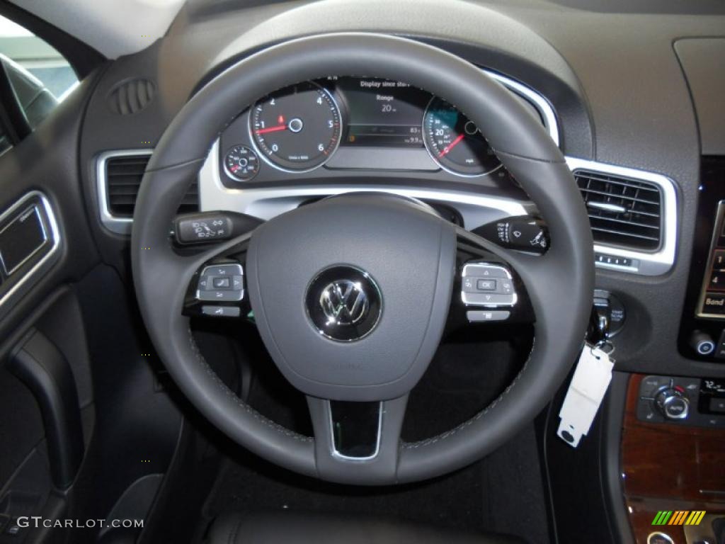 2011 Volkswagen Touareg TDI Executive 4XMotion Steering Wheel Photos