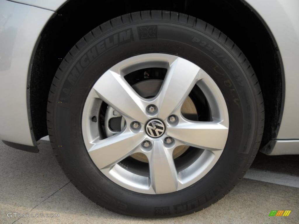 2011 Volkswagen Routan SEL Wheel Photo #48661507