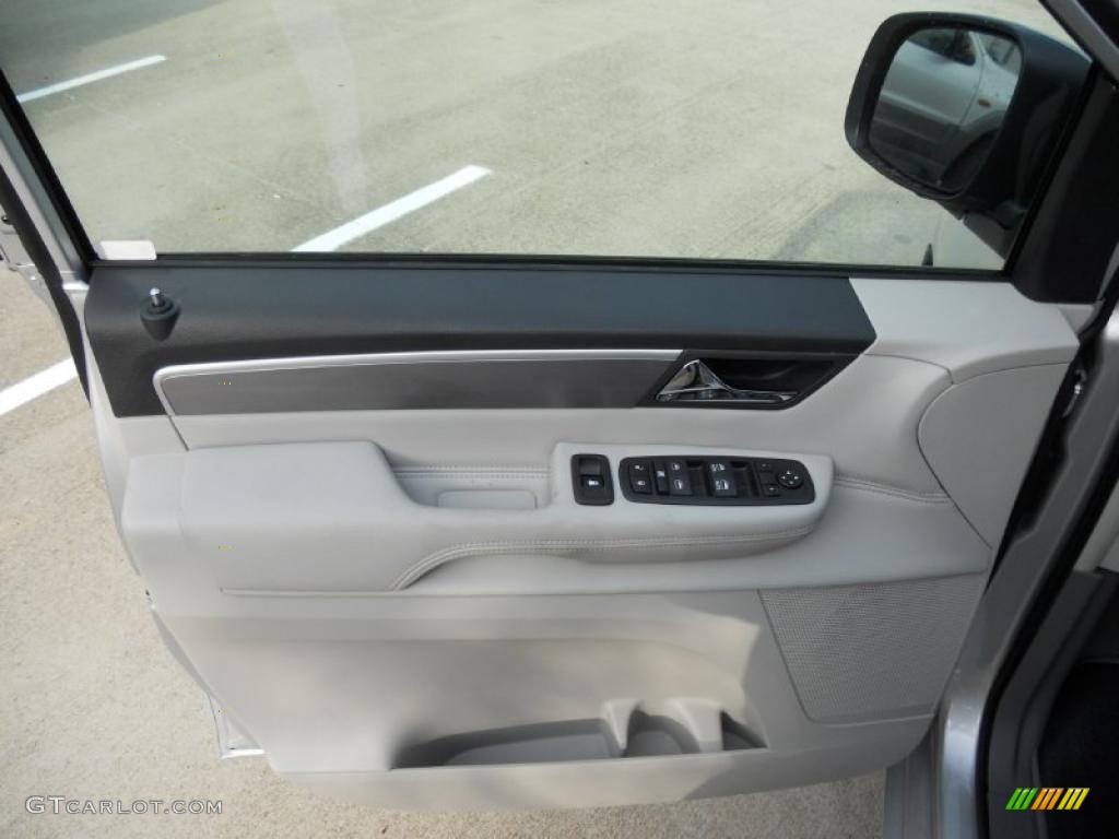 2011 Volkswagen Routan SEL Aero Gray Door Panel Photo #48661510
