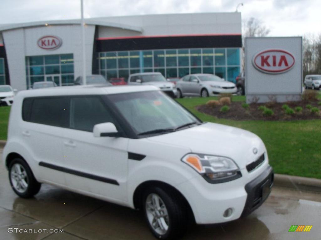 Clear White Kia Soul